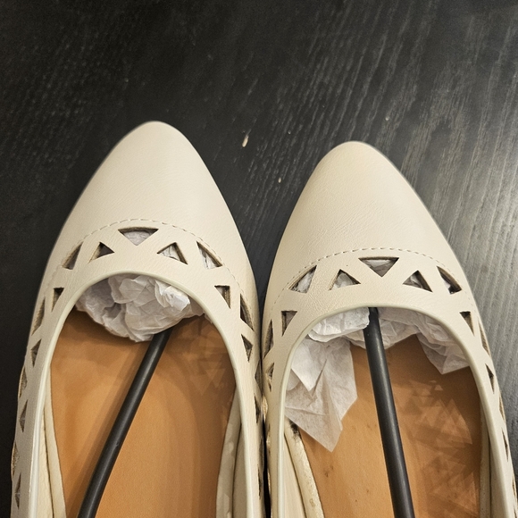 Cream Colored Cut-Out Flats - Picture 5 of 6
